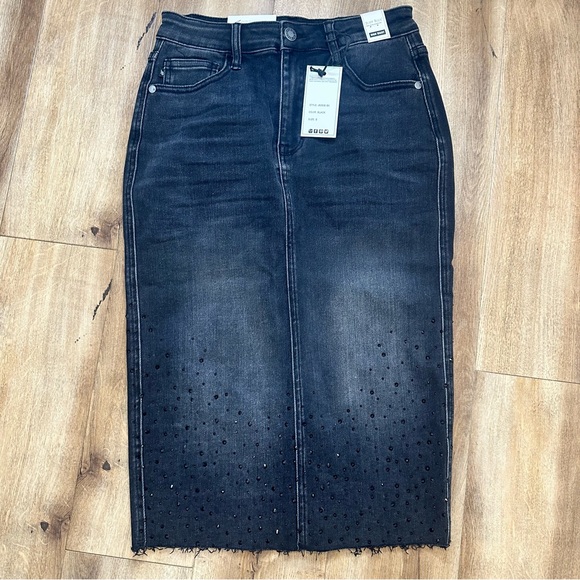 NWT JUDY BLUE Dazzle Denim Rhinestone Black Midi Skirt Size Small - Picture 4 of 13